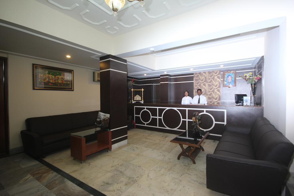 Urmee Hotel Bhubaneswar Exterior photo