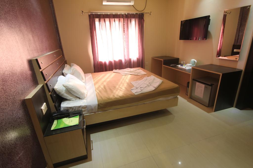Urmee Hotel Bhubaneswar Exterior photo